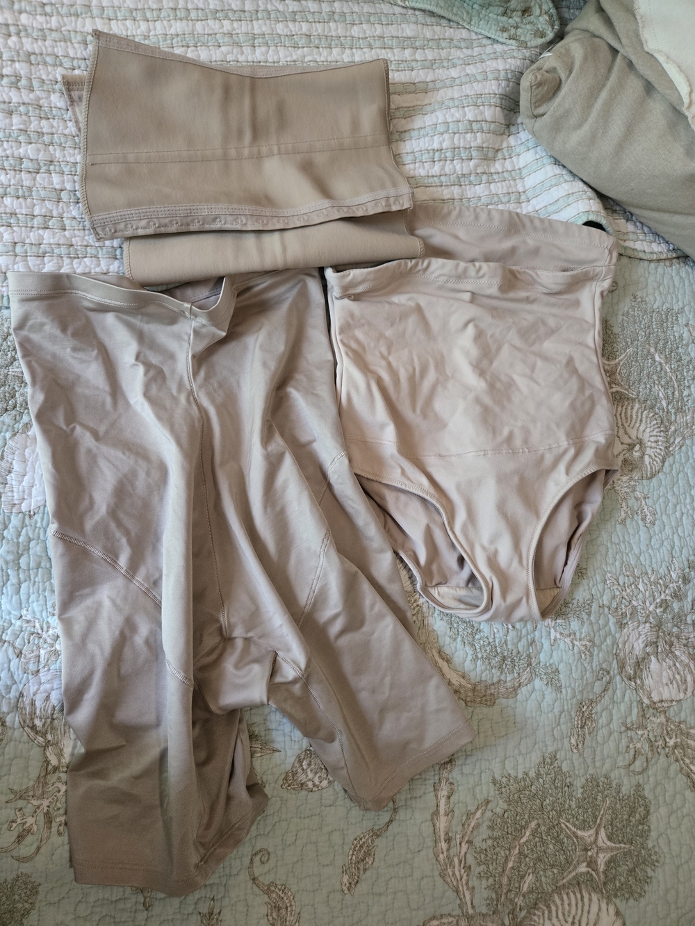 3 For $15 Maidenform Beige Nude Shapewear Set 8/10